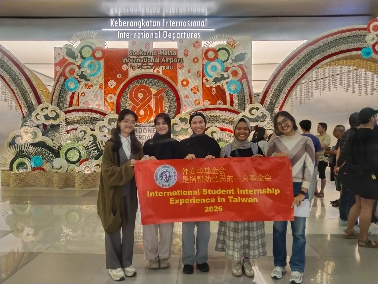 Kelompok peserta sebelum keberangkatan ke Taiwan